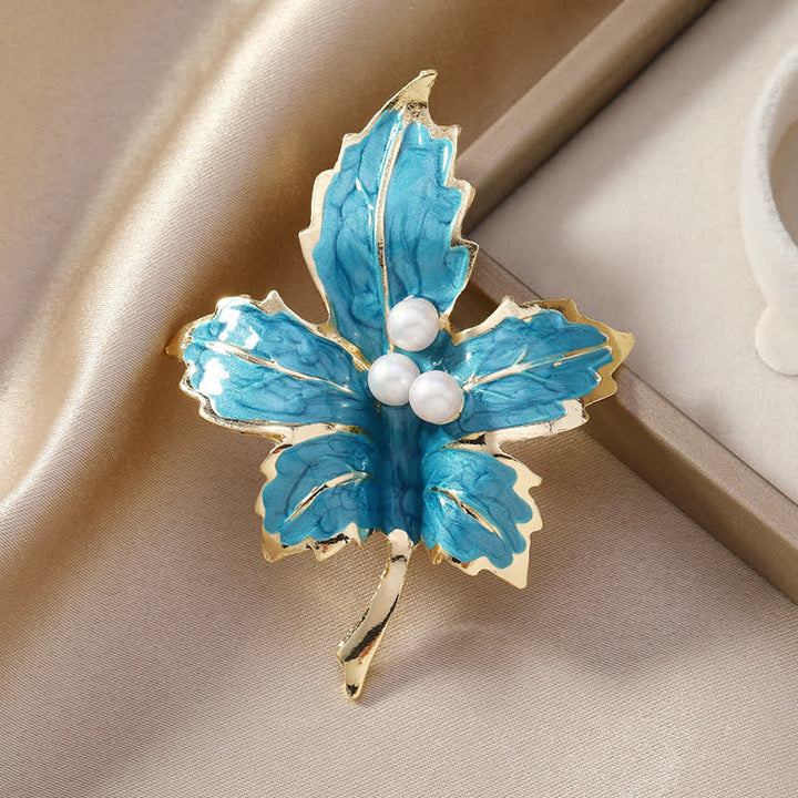 Broche de hoja de arce esmaltado con perlas sintéticas para mujer
