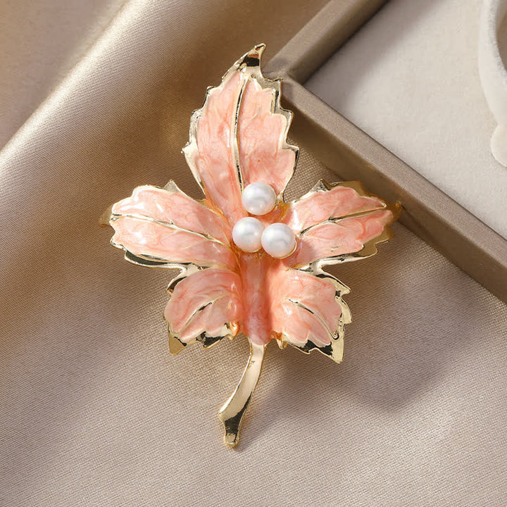 Broche de hoja de arce esmaltado con perlas sintéticas para mujer