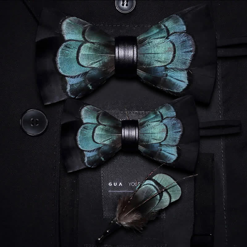 Pajarita de plumas exquisitas para niños en negro y verde con prendedor de solapa