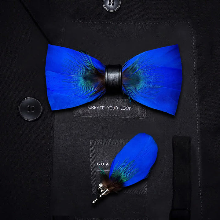 Pajarita de plumas de pavo real azul Oxford para niños con prendedor de solapa