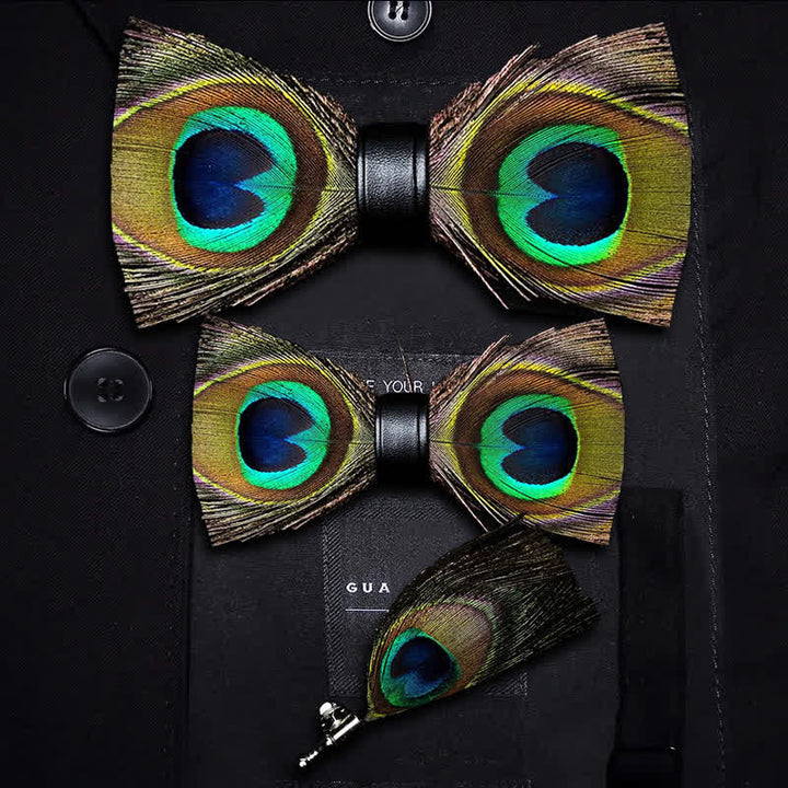 Pajarita de plumas de pavo real verde para niños con prendedor de solapa