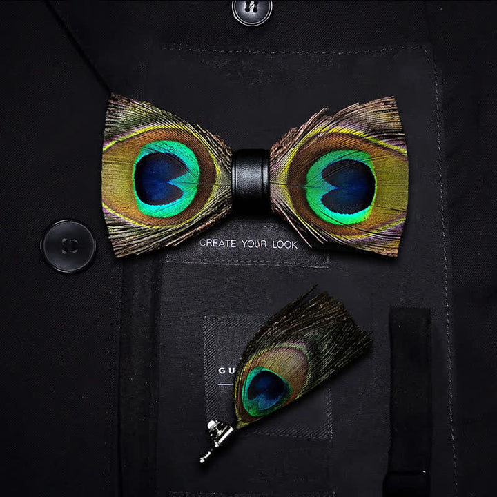 Pajarita de plumas de pavo real verde para niños con prendedor de solapa