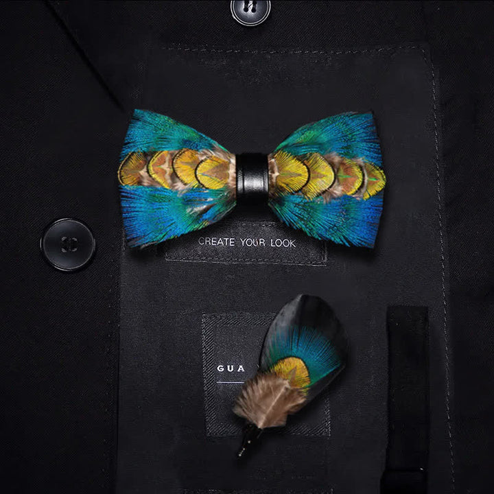Pajarita de plumas azul y verde-amarilla para niños con prendedor de solapa