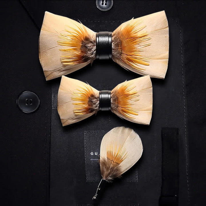 Pajarita de plumas tranquilas de color amarillo claro para niños con prendedor de solapa