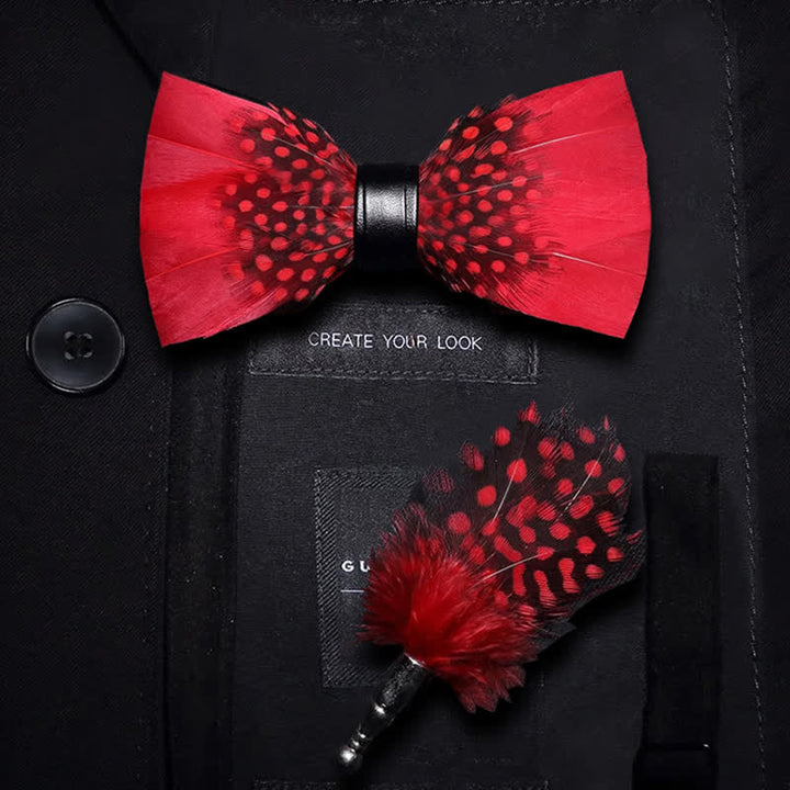 Pajarita con plumas de pinzón rojas y negras para niños con prendedor de solapa