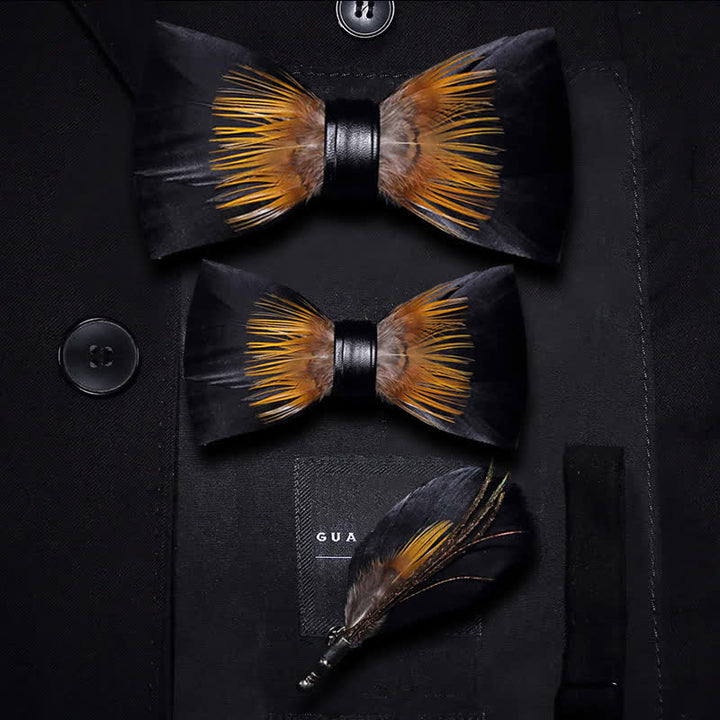 Pajarita con plumas de girasol en color naranja y negro para niños con prendedor de solapa