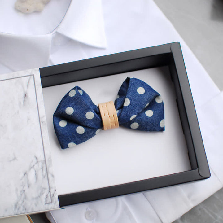 Pajarita de cuero con lunares azules para hombre