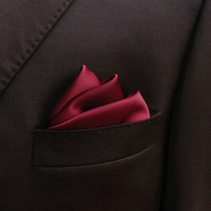 Pajarita puntiaguda de color liso con forma de capullo para hombre