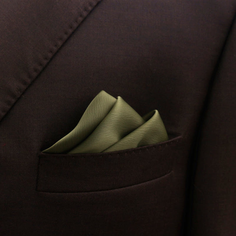 Pajarita puntiaguda de color liso con forma de capullo para hombre