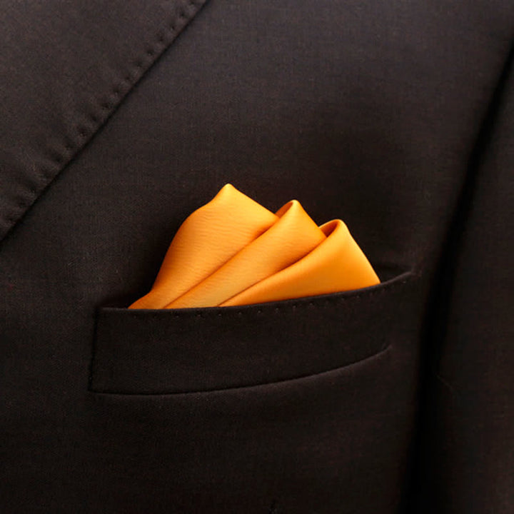 Pajarita puntiaguda de color liso con forma de capullo para hombre