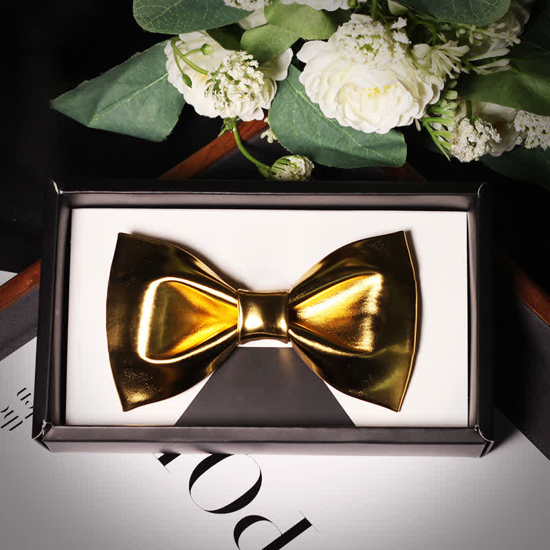 Pajarita de cuero metalizado dorado brillante y moderna para hombre