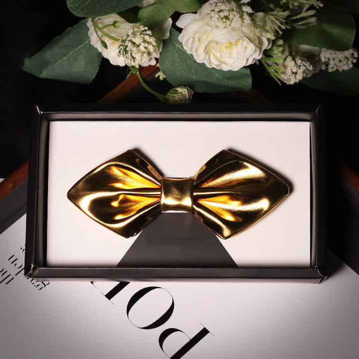 Pajarita de cuero metalizado dorado brillante y moderna para hombre