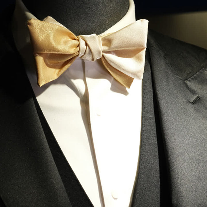 Pajarita asimétrica en contraste color albaricoque dorado para hombre