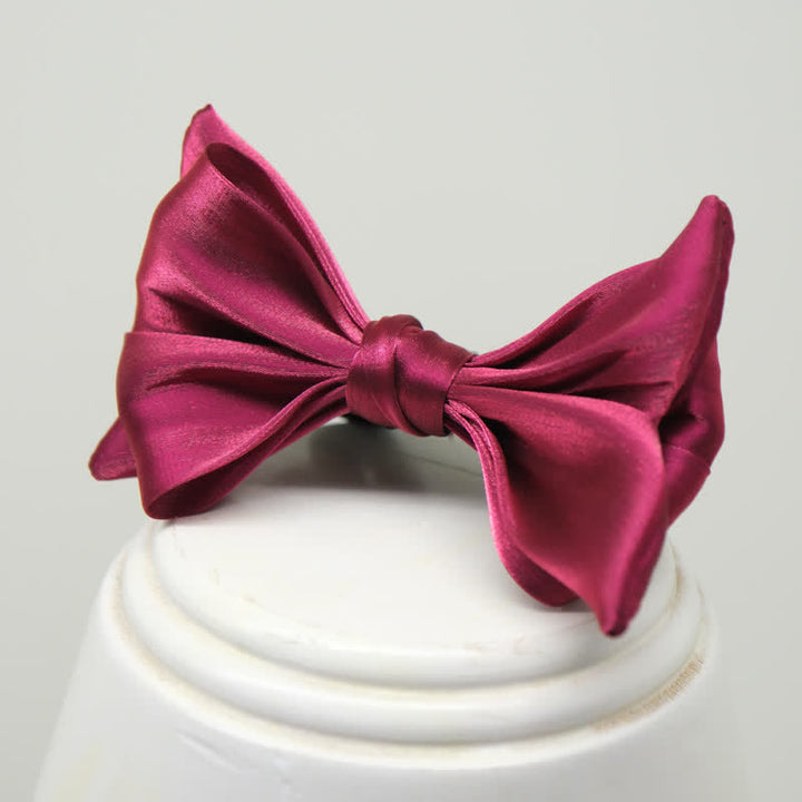 Pajarita con forma de cola de pez brillante de color rojo vino para hombre