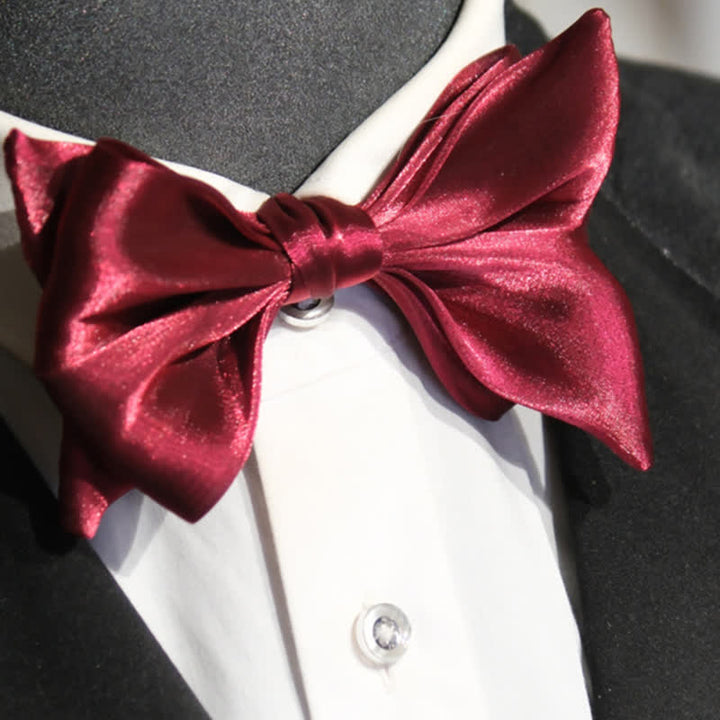 Pajarita con forma de cola de pez brillante de color rojo vino para hombre