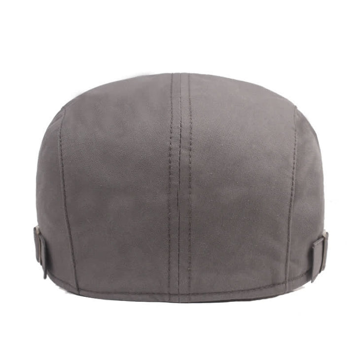 Boina estilo vendedor de periódicos con remaches y tachuelas estilo punk