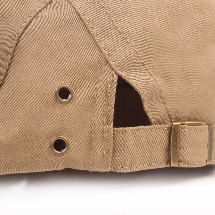 Boina estilo vendedor de periódicos con remaches y tachuelas estilo punk