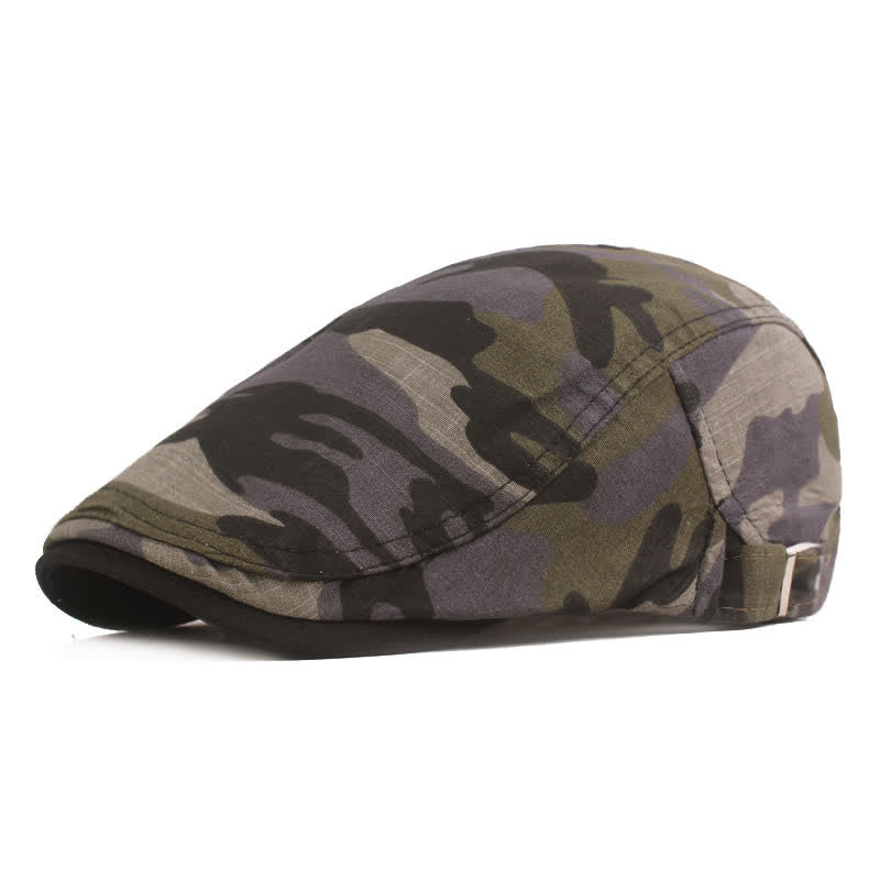 Boina plana estilo vendedor de periódicos con estampado de camuflaje.