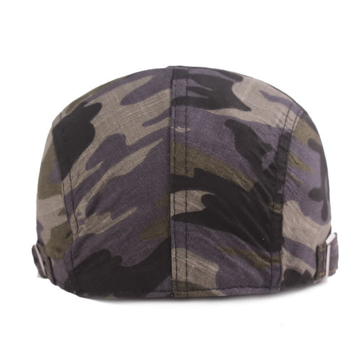 Boina plana estilo vendedor de periódicos con estampado de camuflaje.