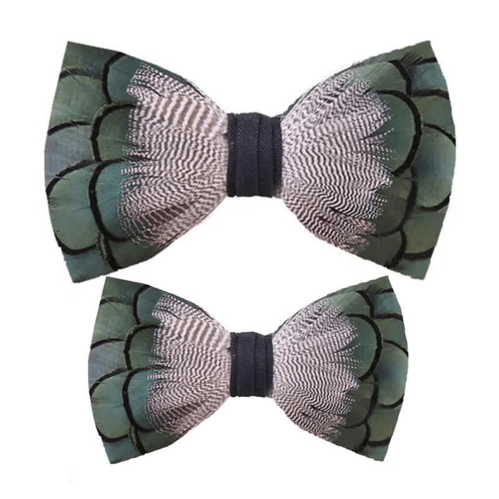 Pajarita con plumas de pato silvestre verde y blanco y broche de solapa