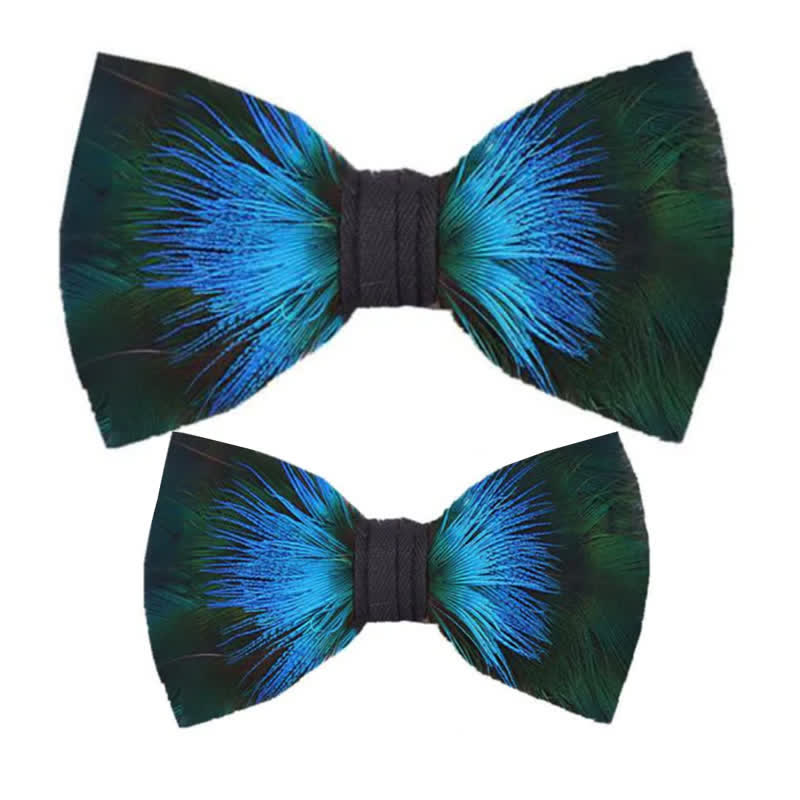 Pajarita con plumas azules y verdes Aurora y broche de solapa