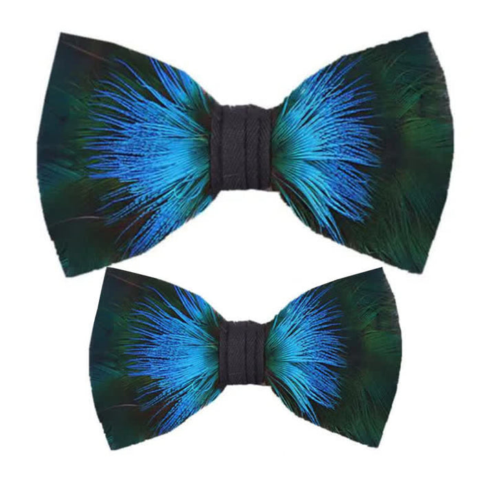 Pajarita con plumas azules y verdes Aurora y broche de solapa