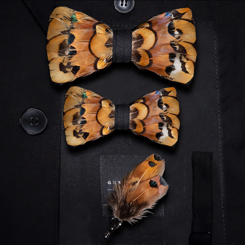Pajarita con plumas de faisán en beige y dorado y broche de solapa - Conjunto padre-hijo - image 5
