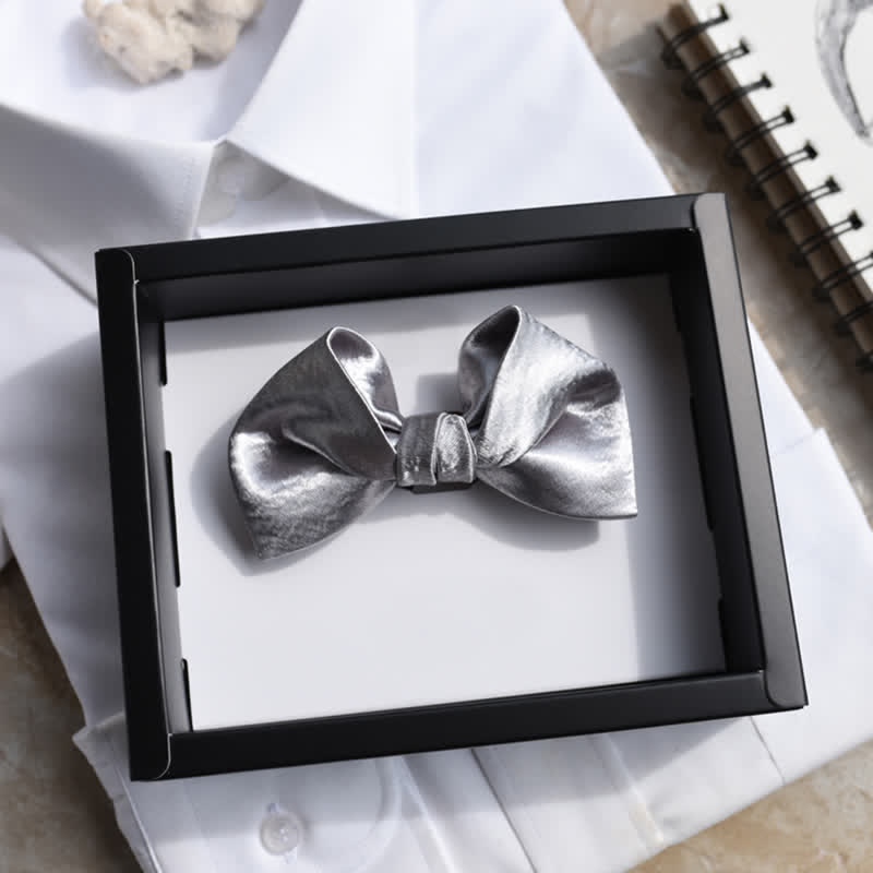 Pajarita de doble capa gris plata brillante de moda para hombre