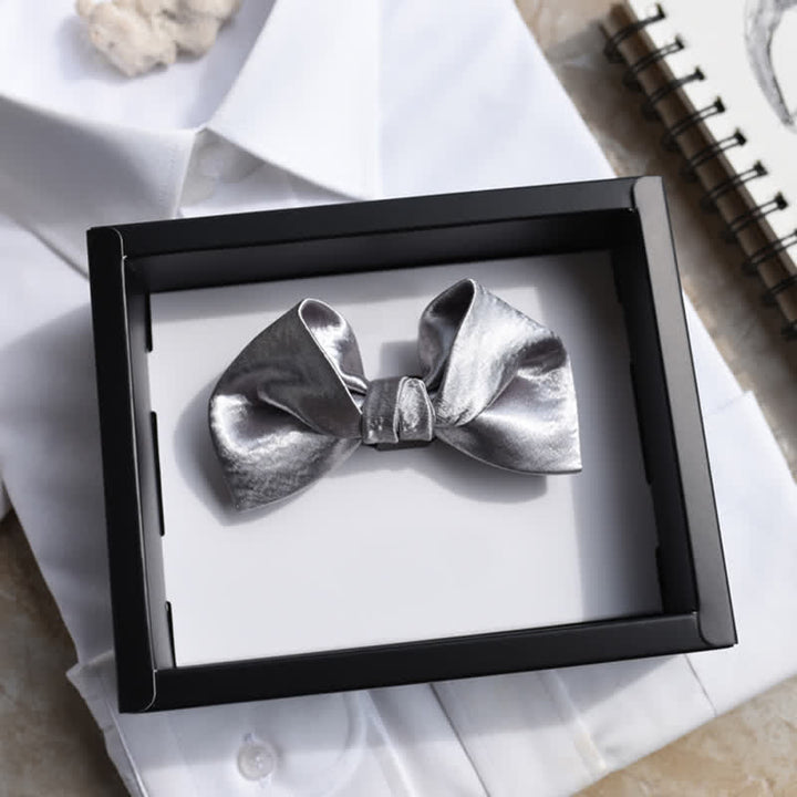 Pajarita de doble capa gris plata brillante de moda para hombre