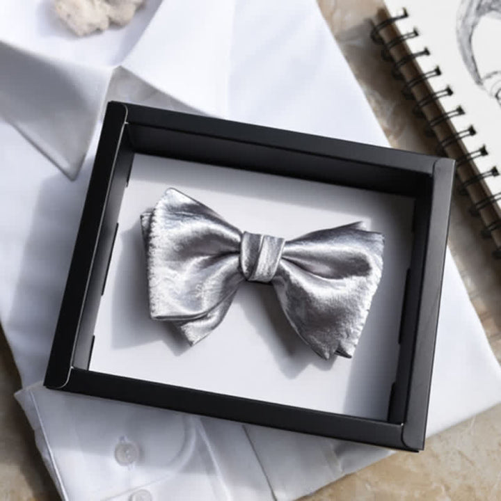 Pajarita de doble capa gris plata brillante de moda para hombre