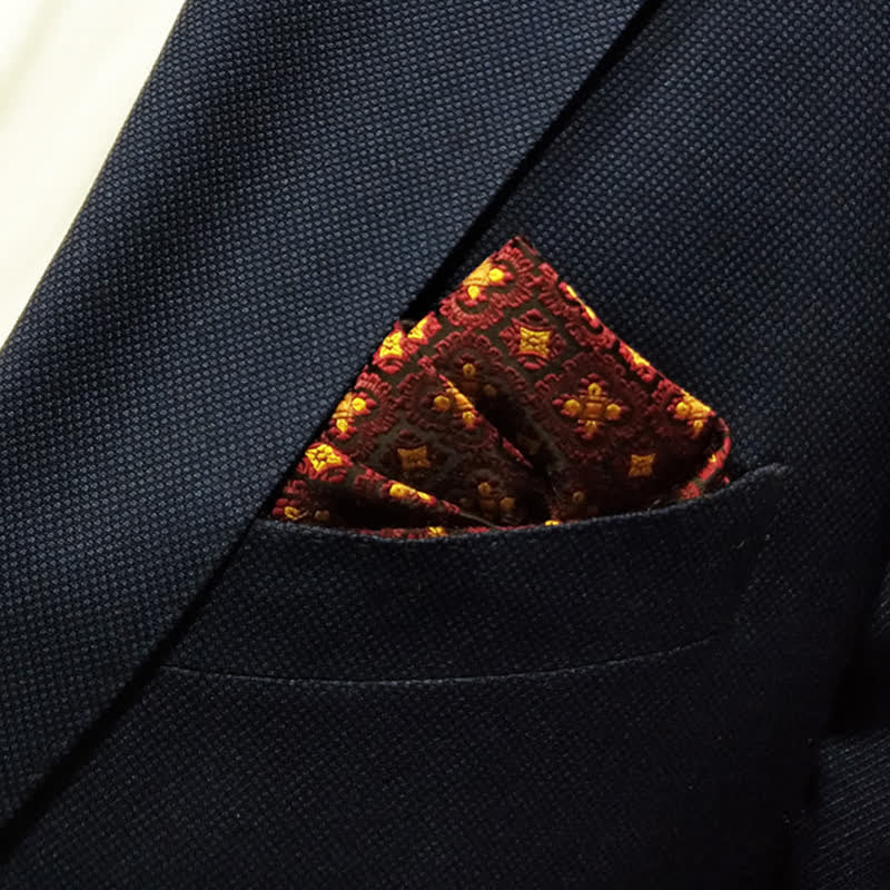 Pajarita de gran tamaño con punta bordada en rojo oscuro y dorado para hombre