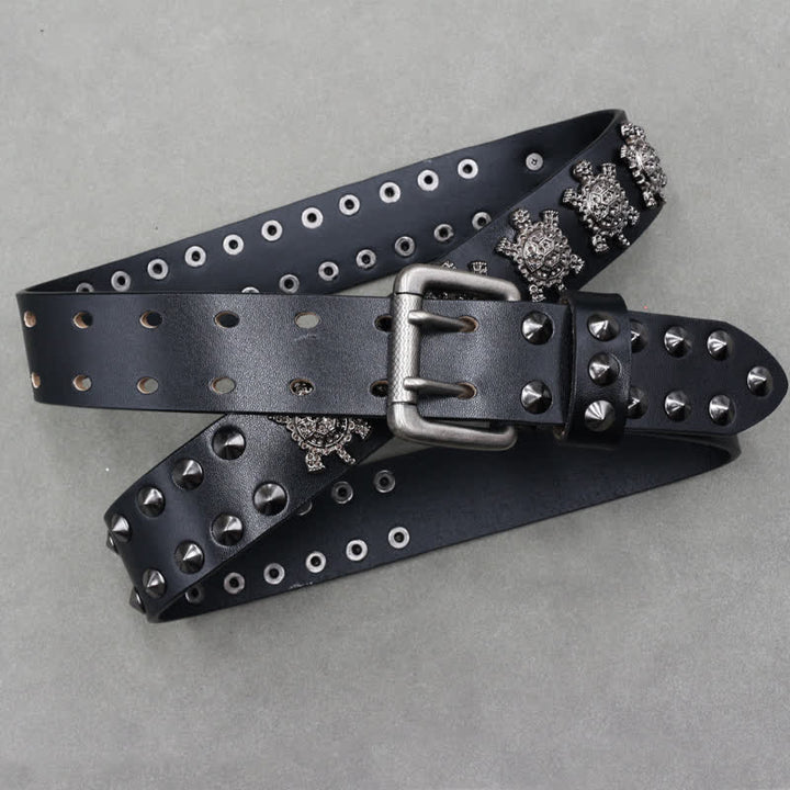 Cinturón de cuero con remaches de tortuga de metal tridimensionales y doble pasador.