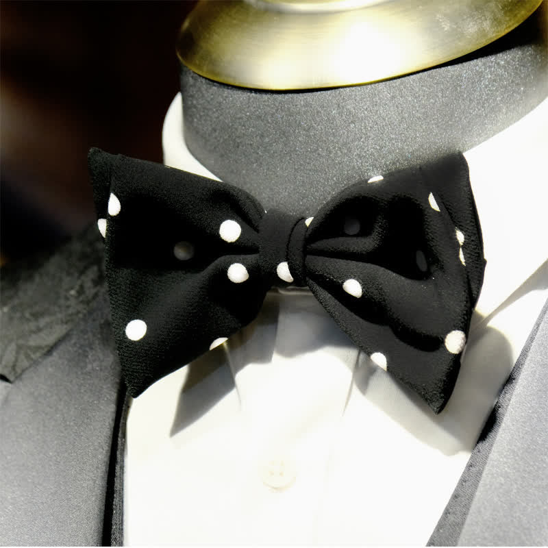 Pajarita de lunares pequeños en blanco y negro para hombre
