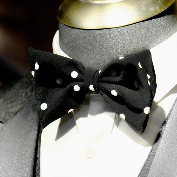 Pajarita de lunares pequeños en blanco y negro para hombre