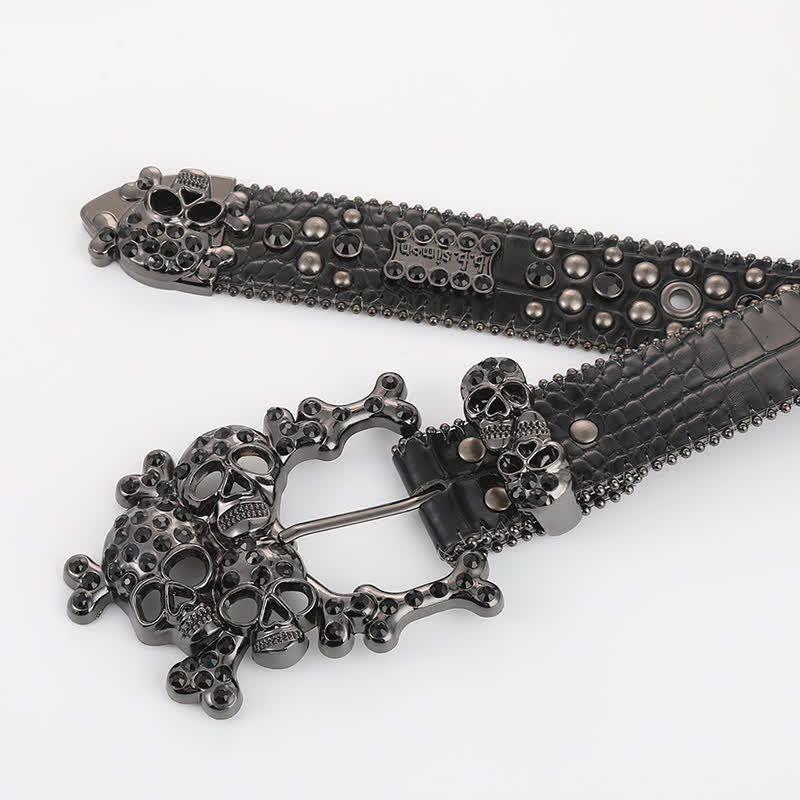 Cinturón de cuero con remaches de diamantes de imitación y mini calaveras con tachuelas brillantes