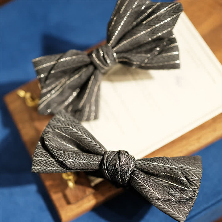 Pajarita con estampado de espiga de rayas gris oscuro para hombre
