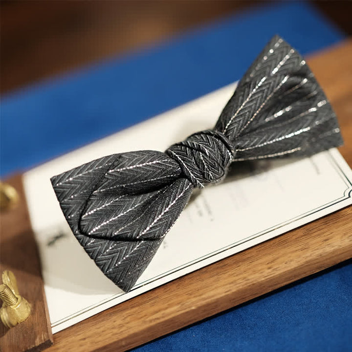 Pajarita con estampado de espiga de rayas gris oscuro para hombre