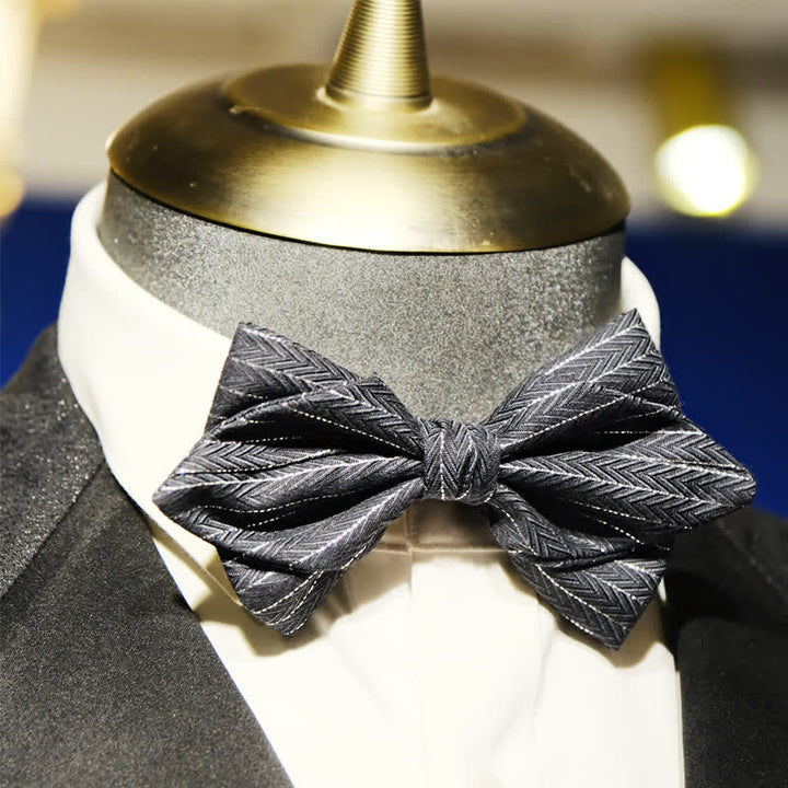 Pajarita con estampado de espiga de rayas gris oscuro para hombre
