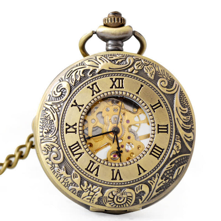 Reloj de bolsillo mecánico antiguo con números romanos clásicos.