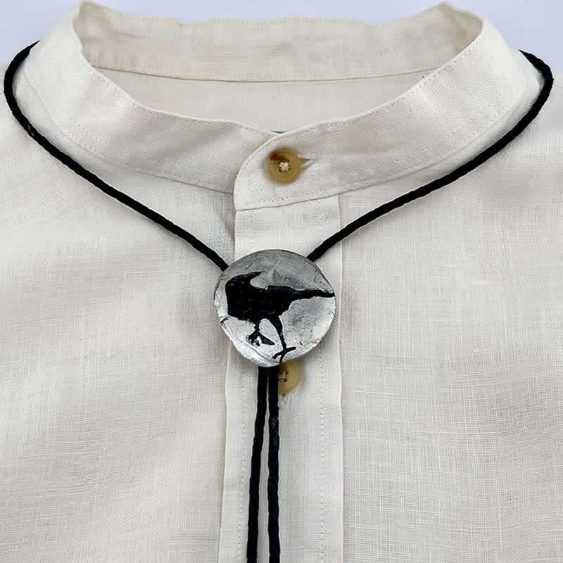 Corbata de bolo con colgante de plata de cuervo negro