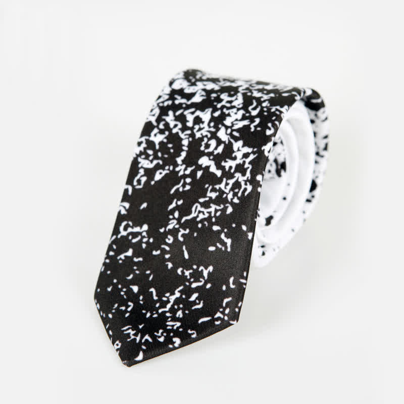 Corbata de hombre con salpicaduras de tinta abstracta en blanco y negro