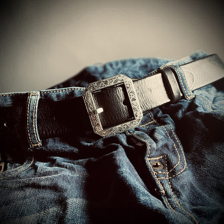 Cinturón de cuero para pantalones con hebilla grabada con flores cuadradas