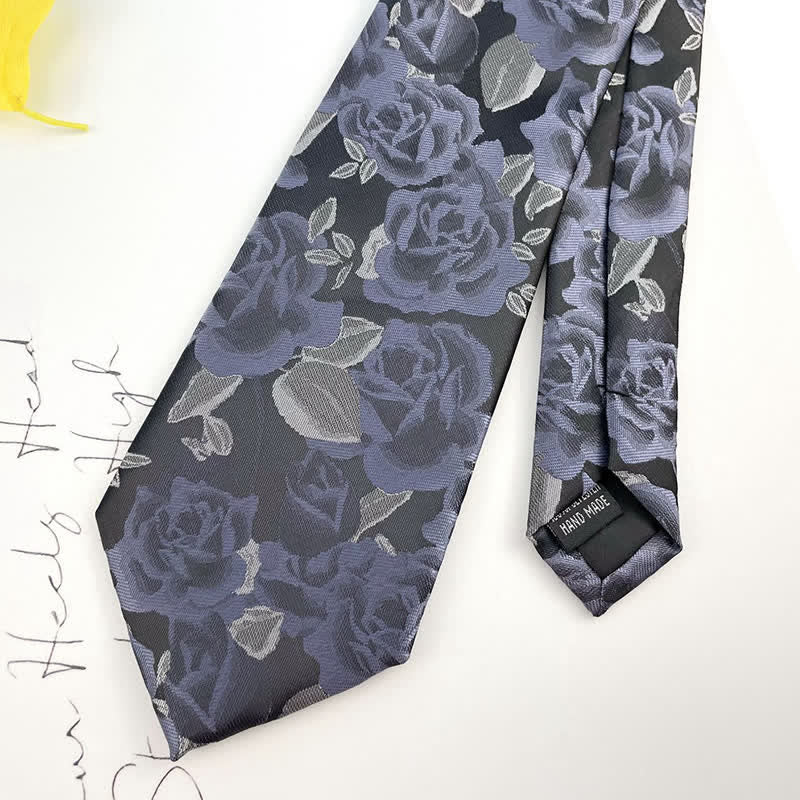 Corbata informal con estampado de rosas y flores grandes para hombre