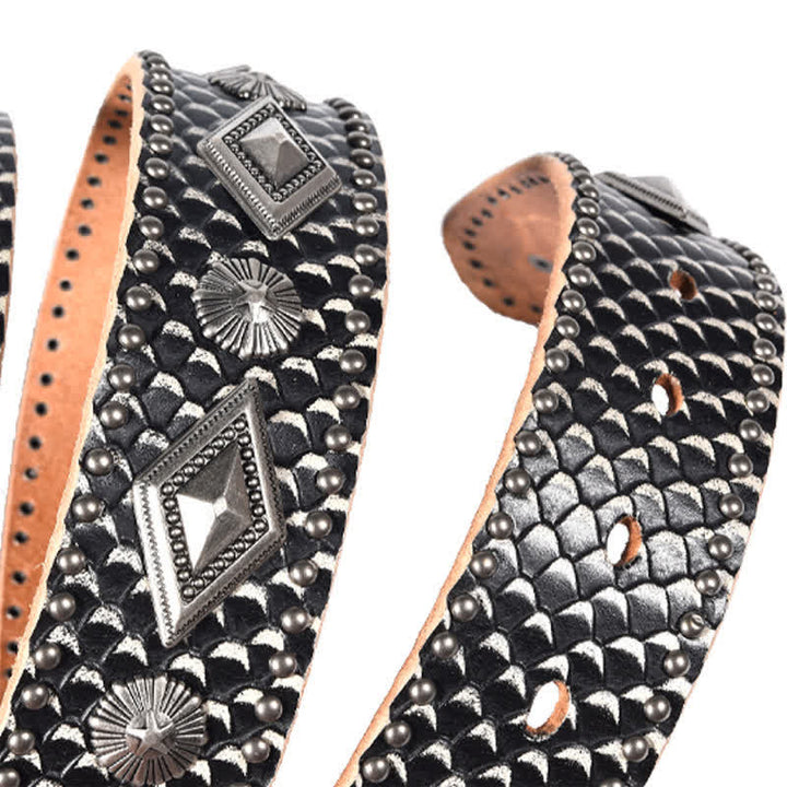 Cinturón de cuero con remaches y estampado de piel de serpiente con personalidad.