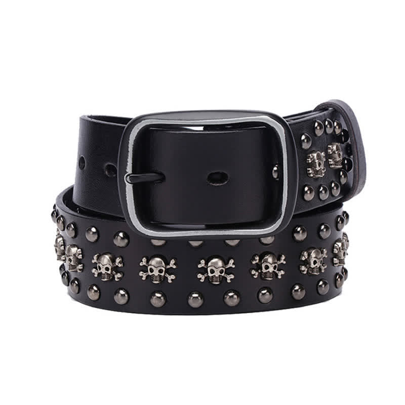 Cinturón de cuero con remaches de calavera gótica tachonada