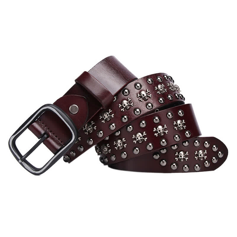 Cinturón de cuero con remaches de calavera gótica tachonada