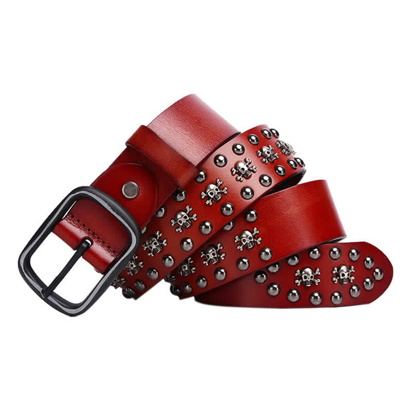 Cinturón de cuero con remaches de calavera gótica tachonada