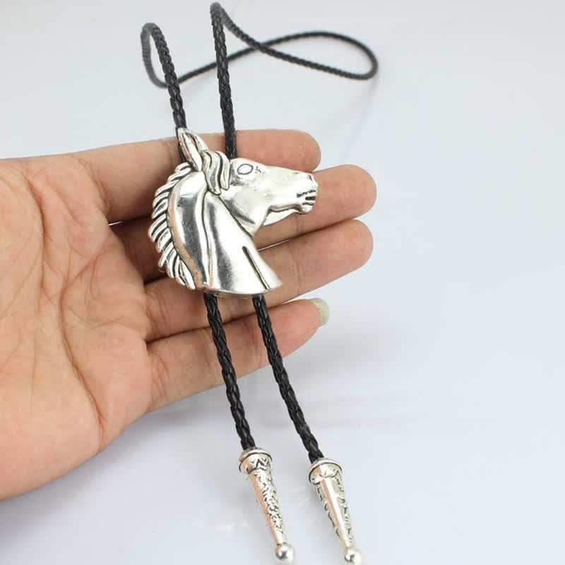 Corbata de cuero estilo bolo de vaquero con cabeza de caballo estereoscópica
