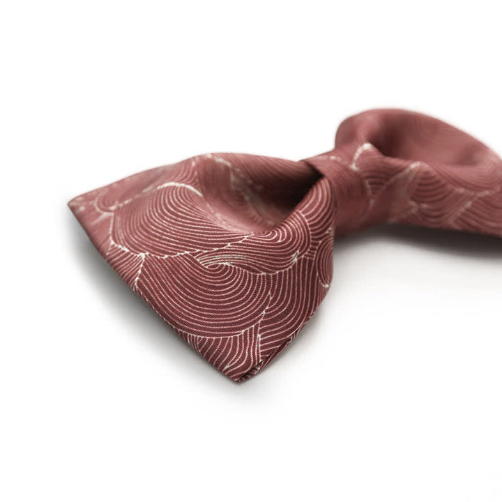 Pajarita elegante con estampado floral de ondas rojas para hombre