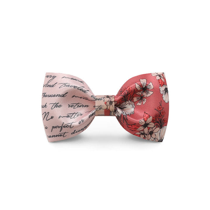 Pajarita elegante con estampado floral de ondas rojas para hombre
